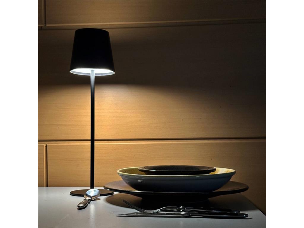 Lampa stołowa dotykowa / 10x10x37cm / 1