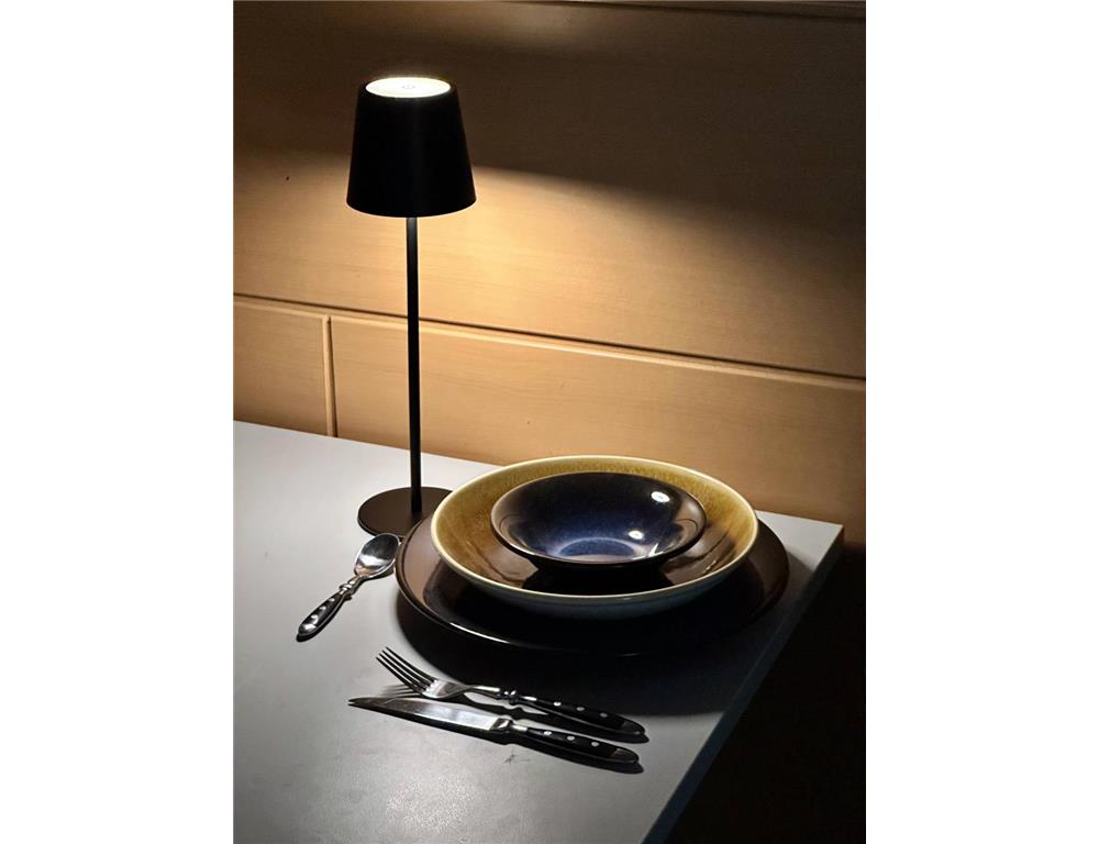 Lampa stołowa dotykowa / 10x10x37cm / 1