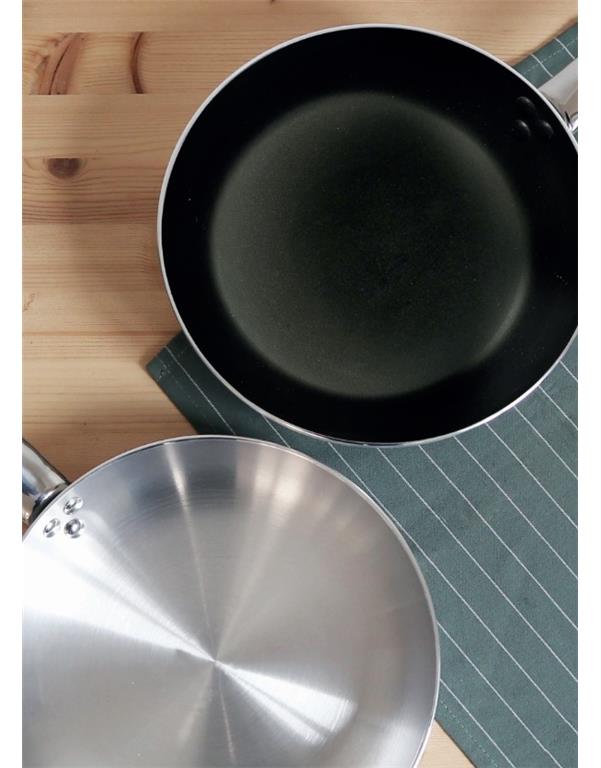 Patelnia aluminiowa / 28 cm / 3 mm / ind