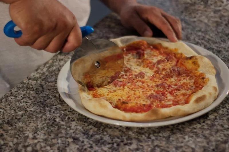 Nóż do pizzy / 10 cm