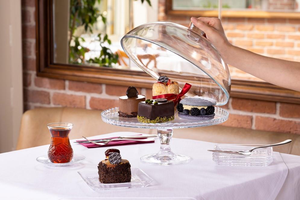 Patisserie stojak na ciasto z pokrywką /